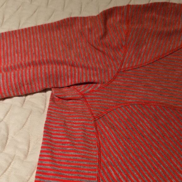 Columbia Red Fitted Ribbed Hoodie with Mandarin Collar - Picture 4 of 8